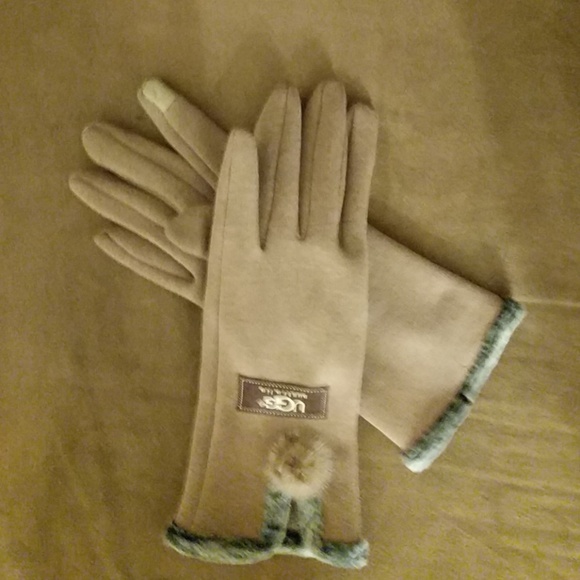 UGG Accessories - New Classy ladies gloves